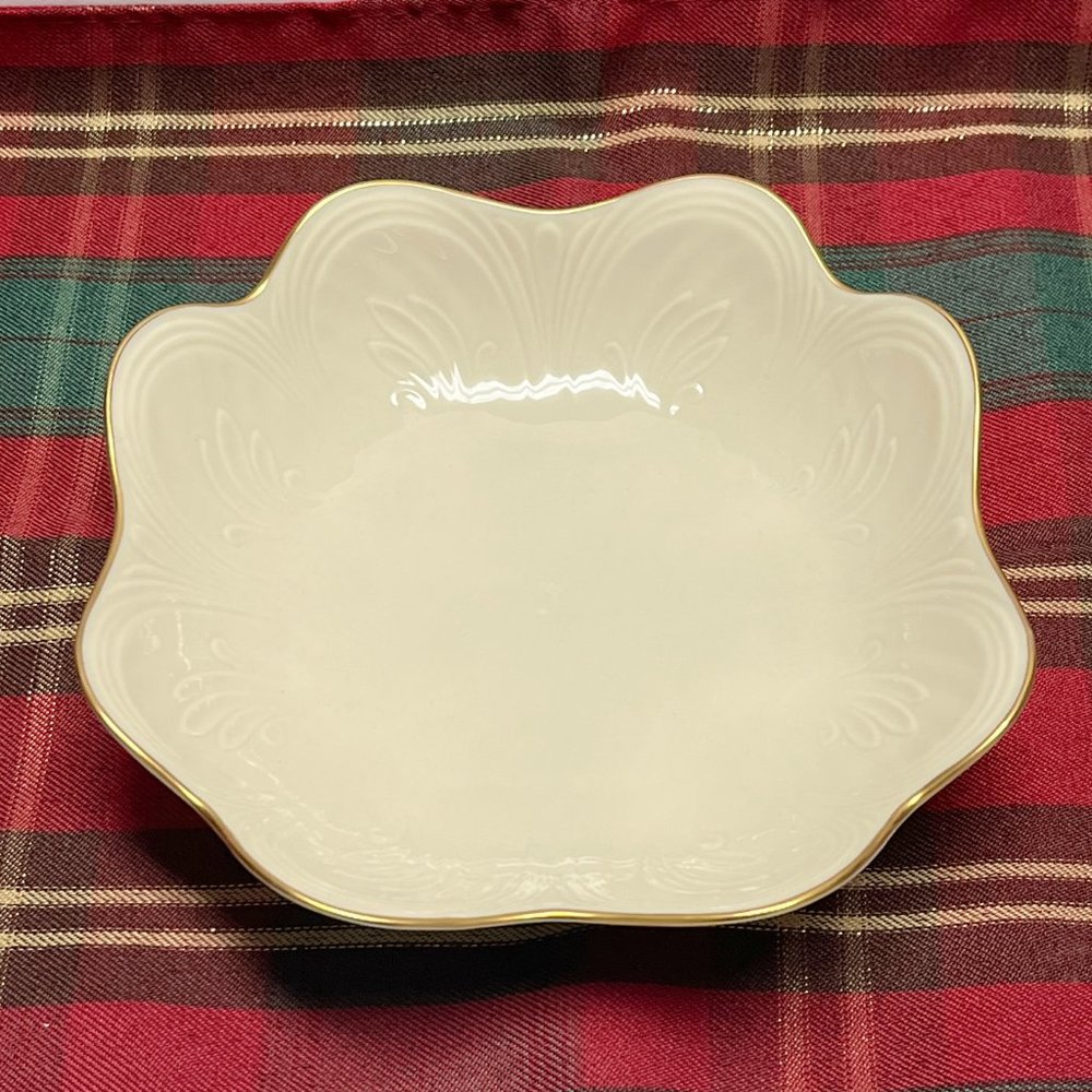 Vintage Scalloped Bowl, Lenox Saybrooke Gold Collection, 24k Gold Trim